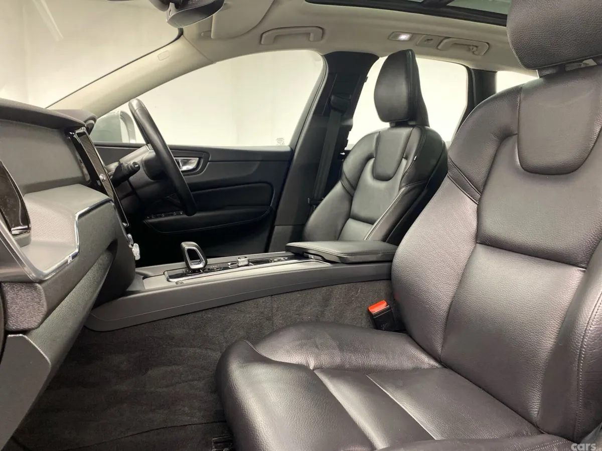 Volvo XC60 SUV, Petrol Plug-in Hybrid, 2023, Grey
