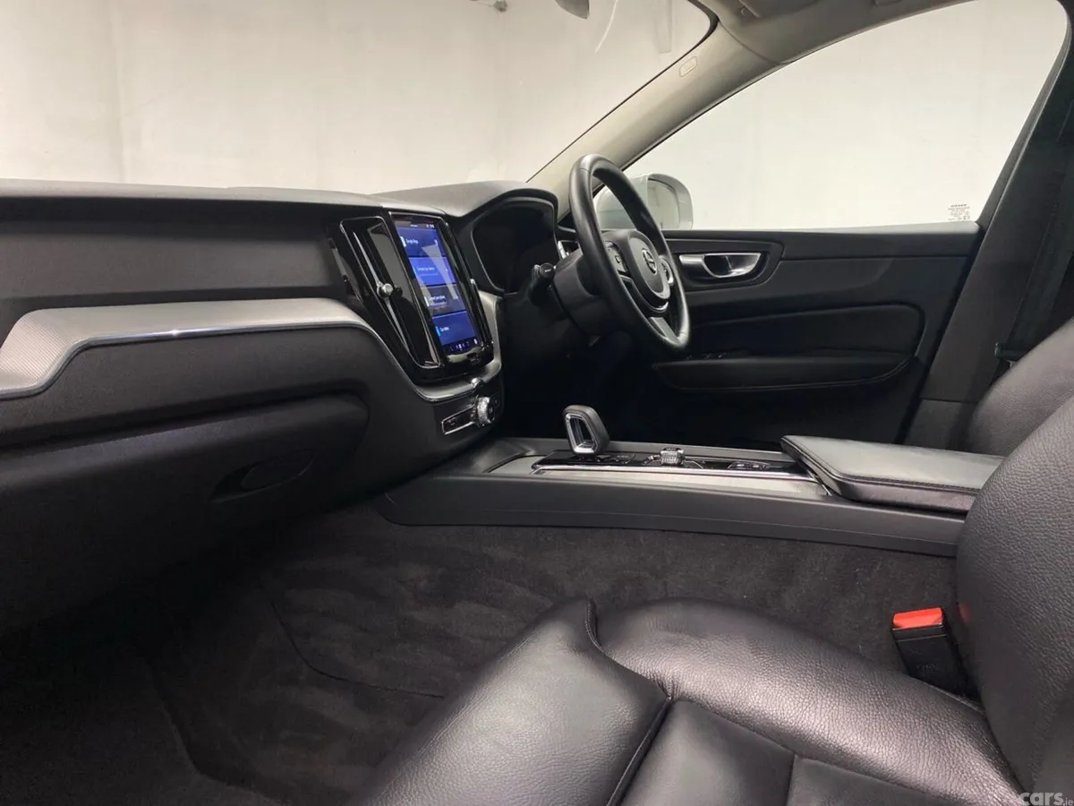 Volvo XC60 SUV, Petrol Plug-in Hybrid, 2023, Grey