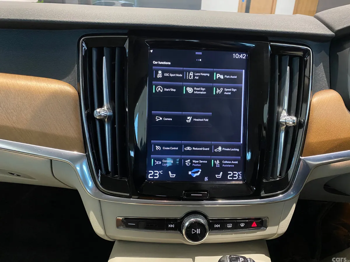 Volvo S90 Saloon, Diesel, 2018, Black