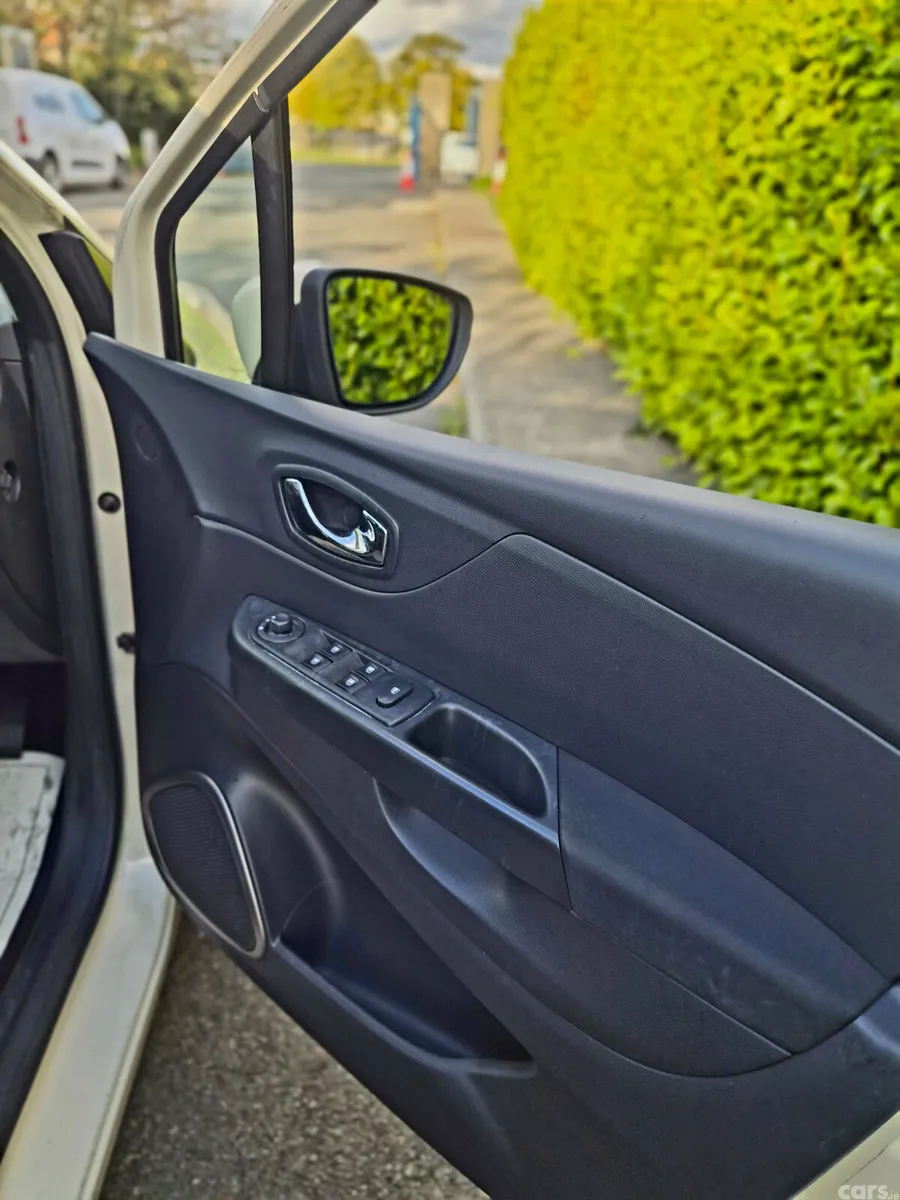 Renault Captur Hatchback, Diesel, 2015, Yellow