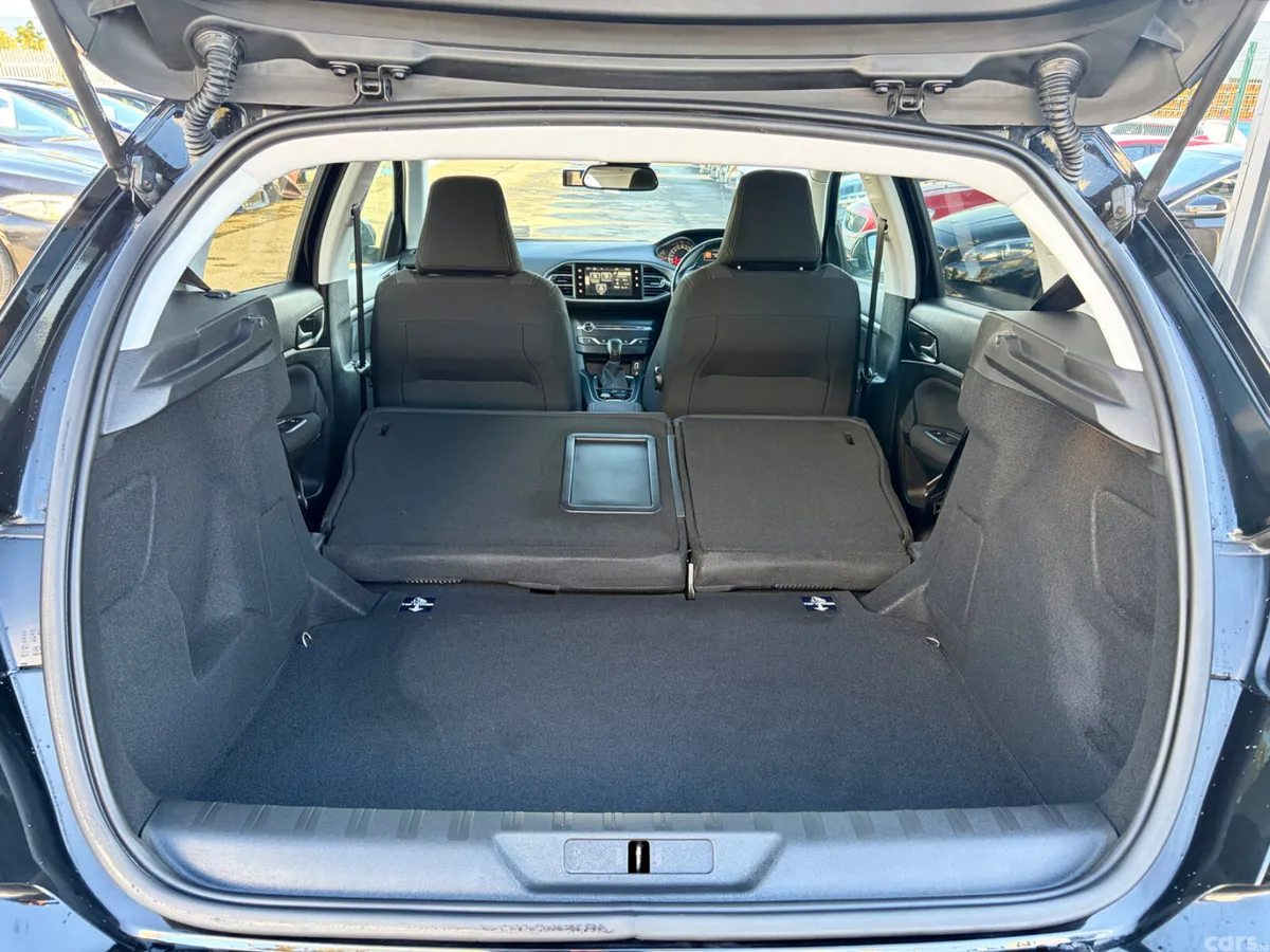 Peugeot 308 Hatchback, Petrol, 2016, Black