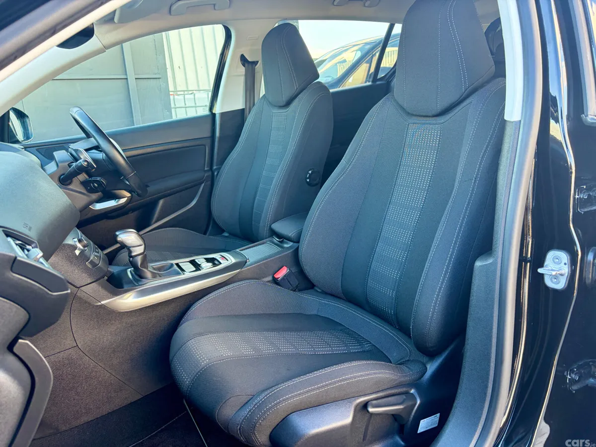 Peugeot 308 Hatchback, Petrol, 2016, Black