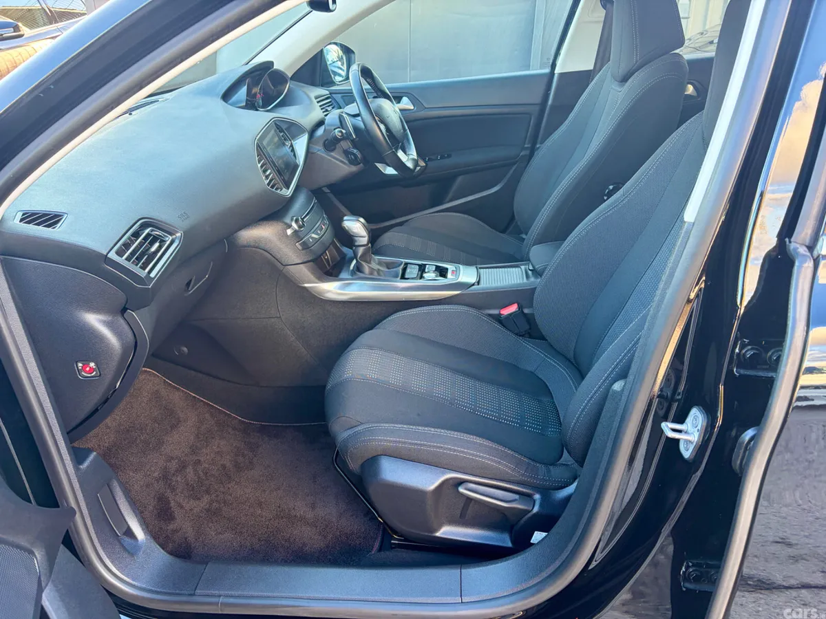 Peugeot 308 Hatchback, Petrol, 2016, Black