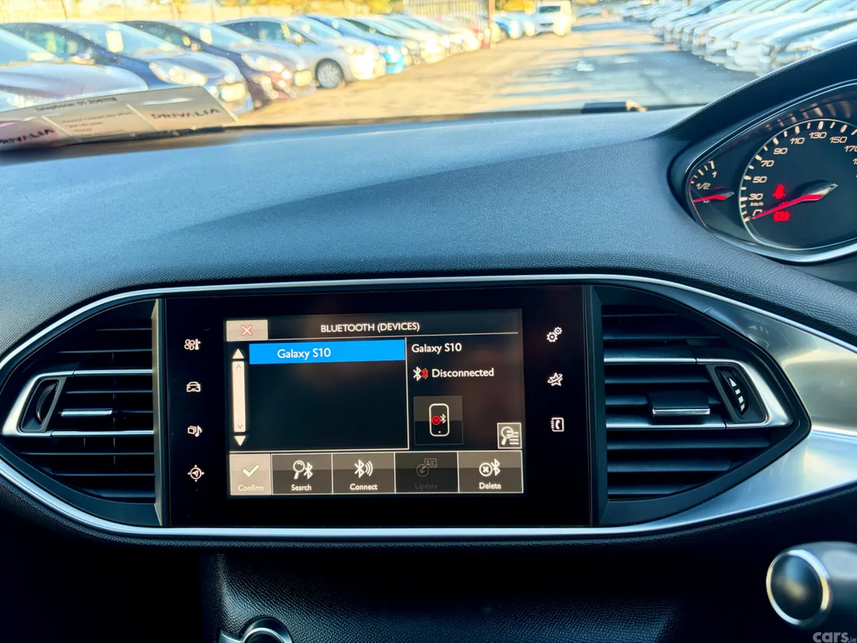 Peugeot 308 Hatchback, Petrol, 2016, Black