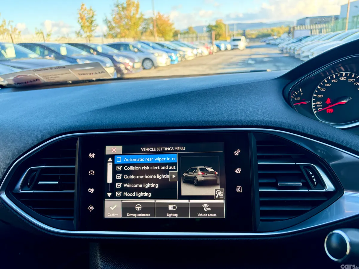 Peugeot 308 Hatchback, Petrol, 2016, Black