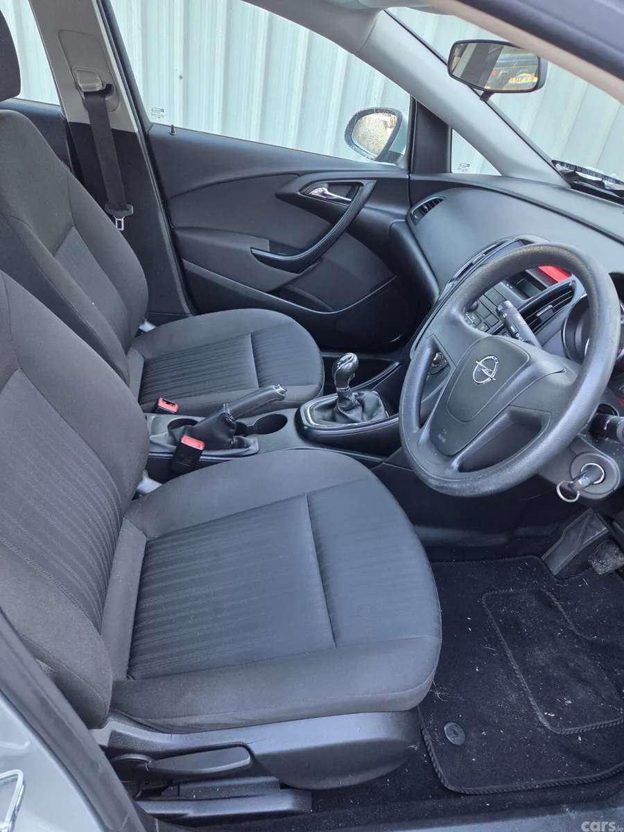 Opel Astra Saloon, Petrol, 2013, Silver