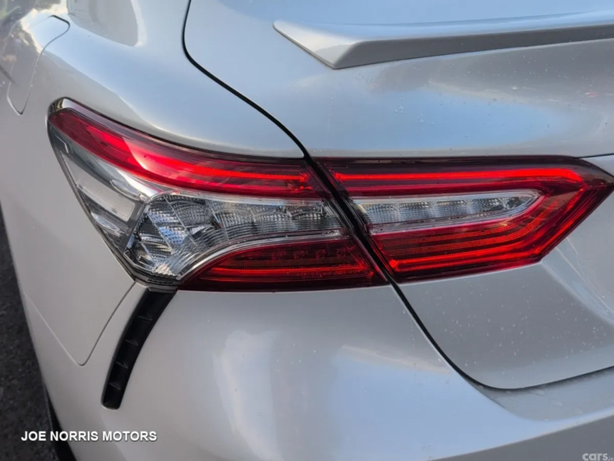 Toyota Camry Saloon, Petrol Hybrid, 2019, White