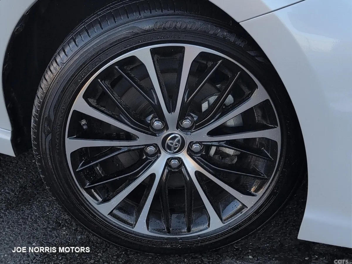 Toyota Camry Saloon, Petrol Hybrid, 2019, White