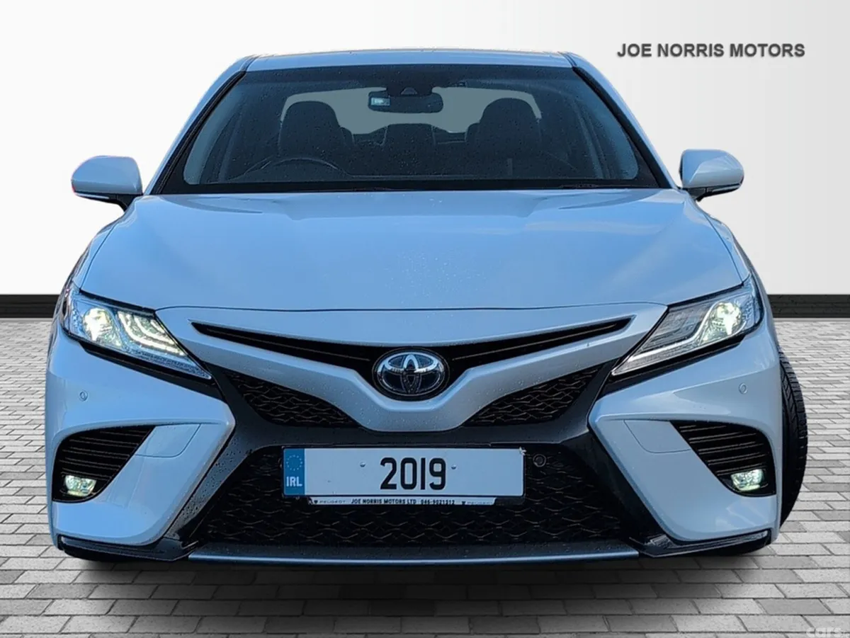 Toyota Camry Saloon, Petrol Hybrid, 2019, White
