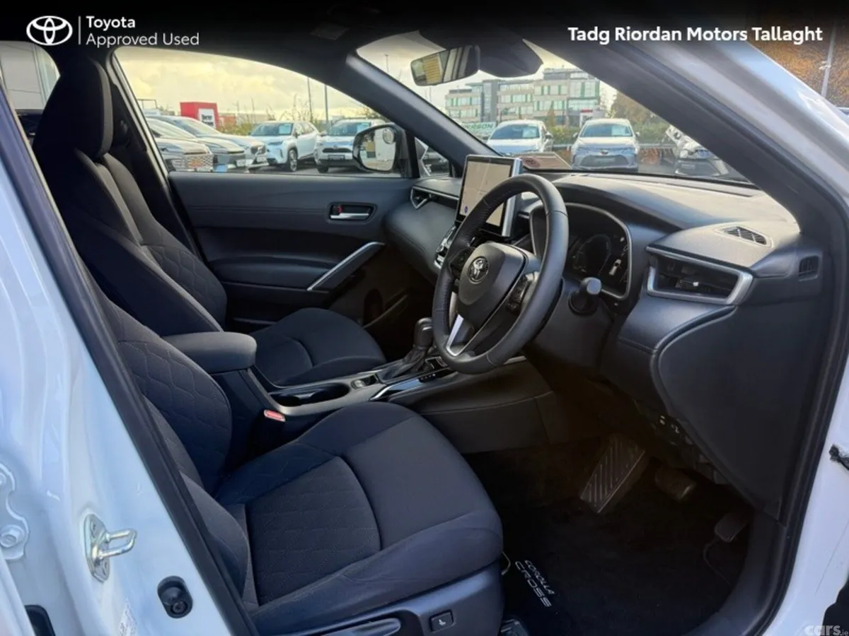 Toyota Corolla Cross Hatchback, Petrol Hybrid, 2024, White