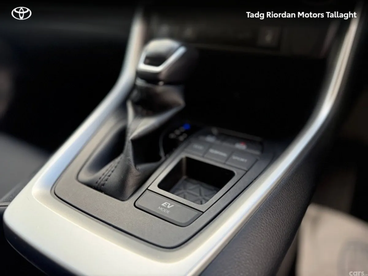 Toyota RAV4 SUV, Petrol Hybrid, 2022, Red
