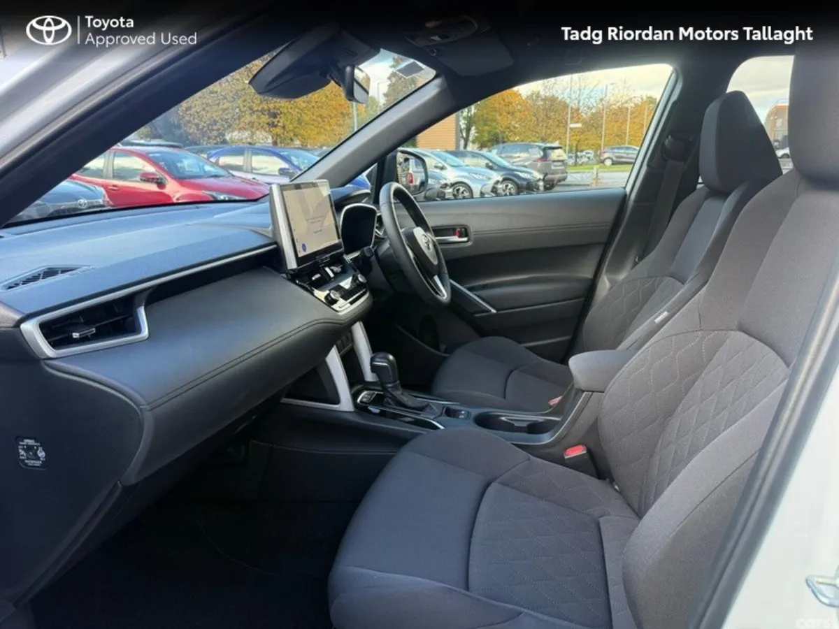 Toyota Corolla Cross Hatchback, Petrol Hybrid, 2024, White