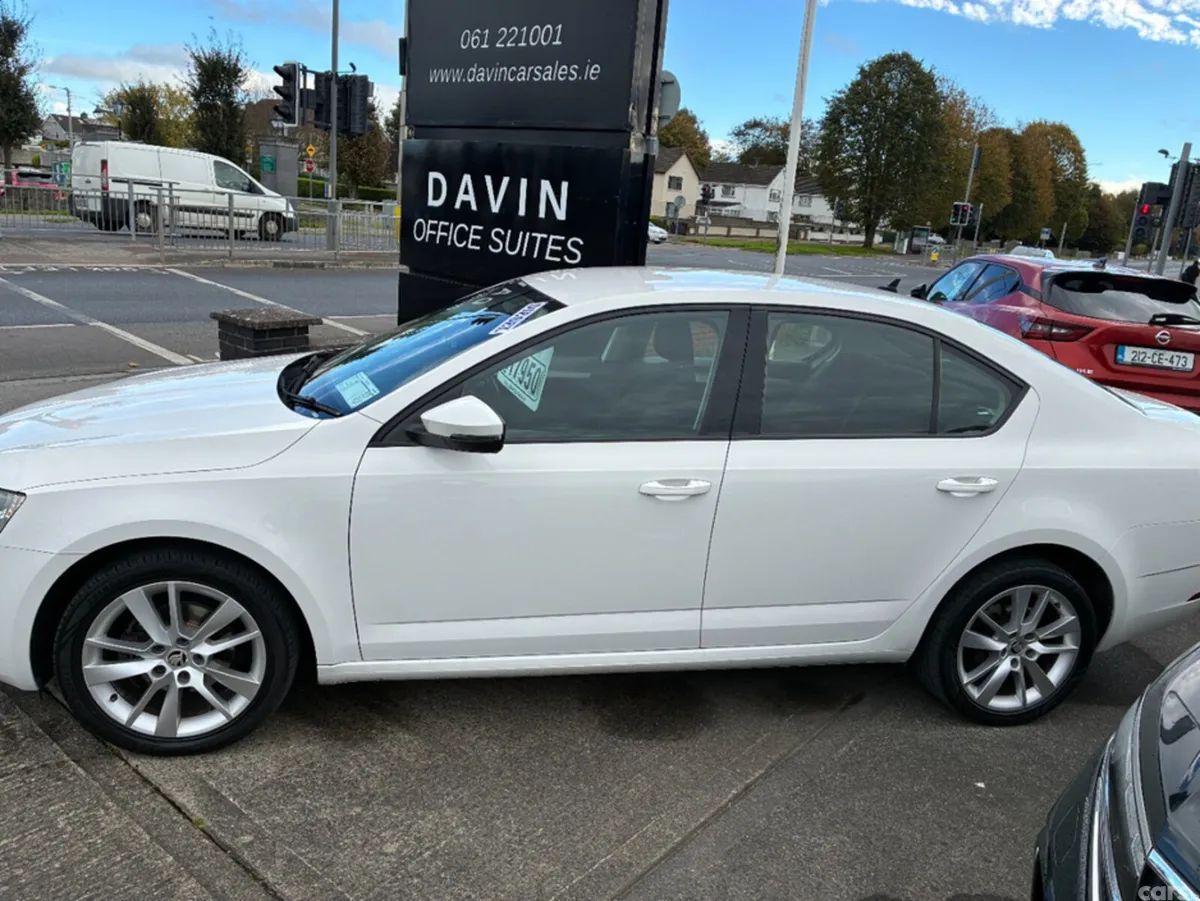 Skoda Octavia Hatchback, Diesel, 2020, White