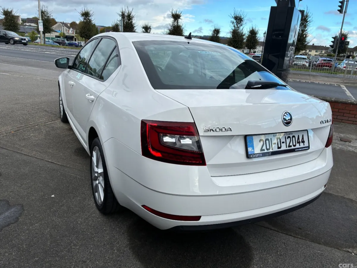 Skoda Octavia Hatchback, Diesel, 2020, White