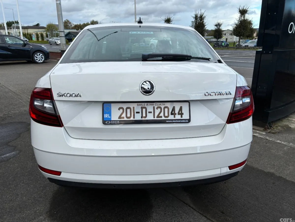 Skoda Octavia Hatchback, Diesel, 2020, White
