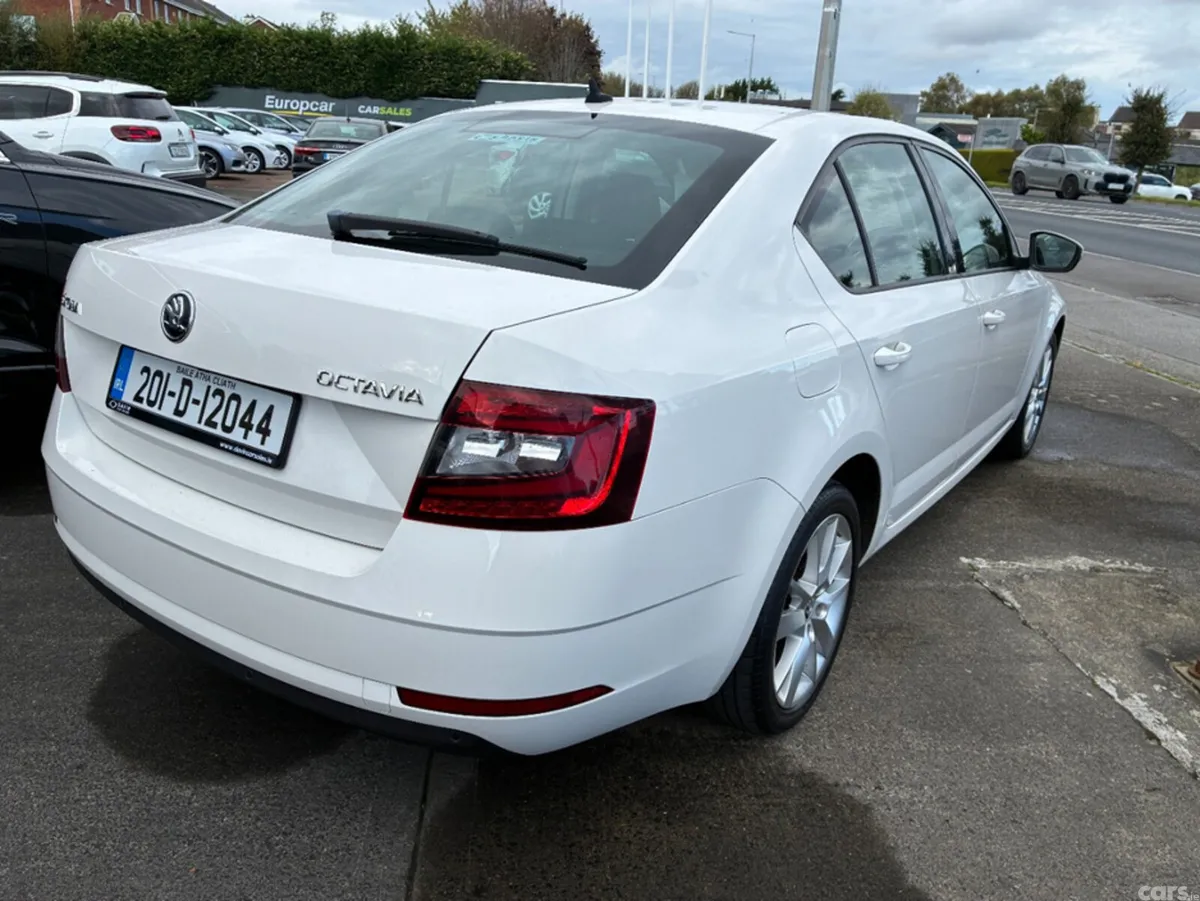 Skoda Octavia Hatchback, Diesel, 2020, White