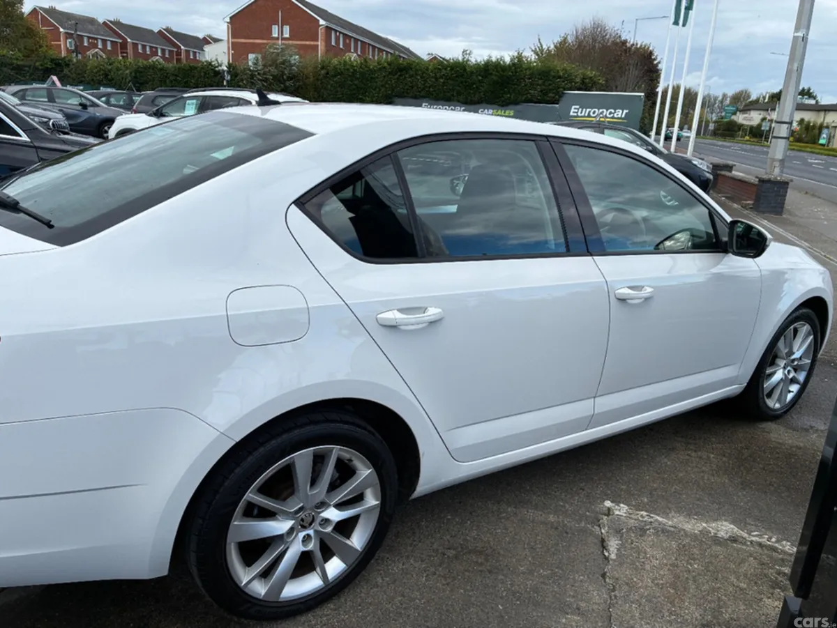 Skoda Octavia Hatchback, Diesel, 2020, White