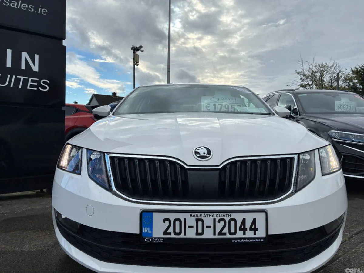 Skoda Octavia Hatchback, Diesel, 2020, White