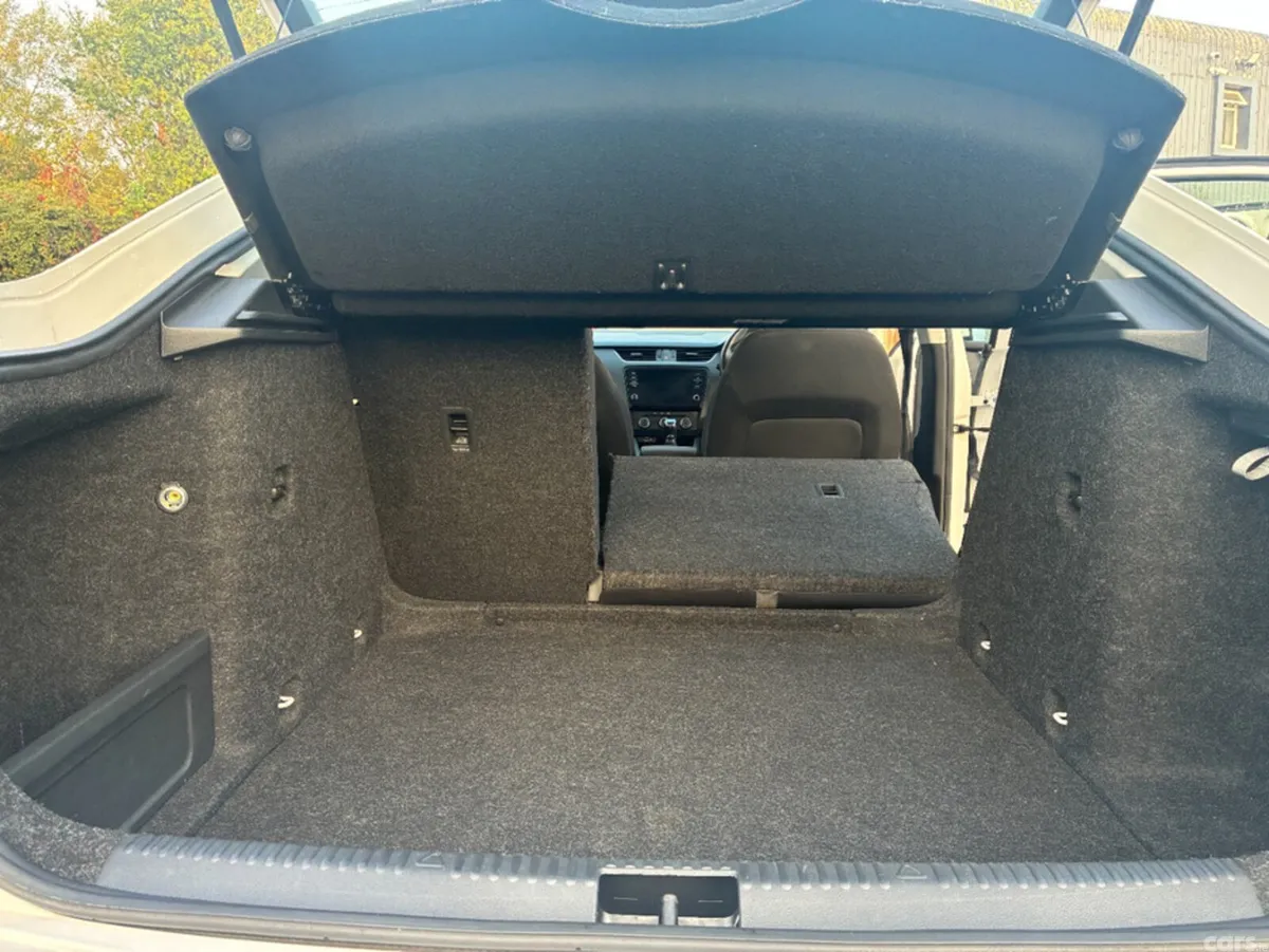 Skoda Octavia Hatchback, Diesel, 2020, White