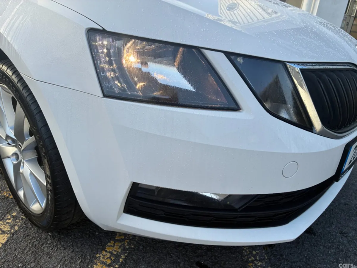 Skoda Octavia Hatchback, Diesel, 2020, White