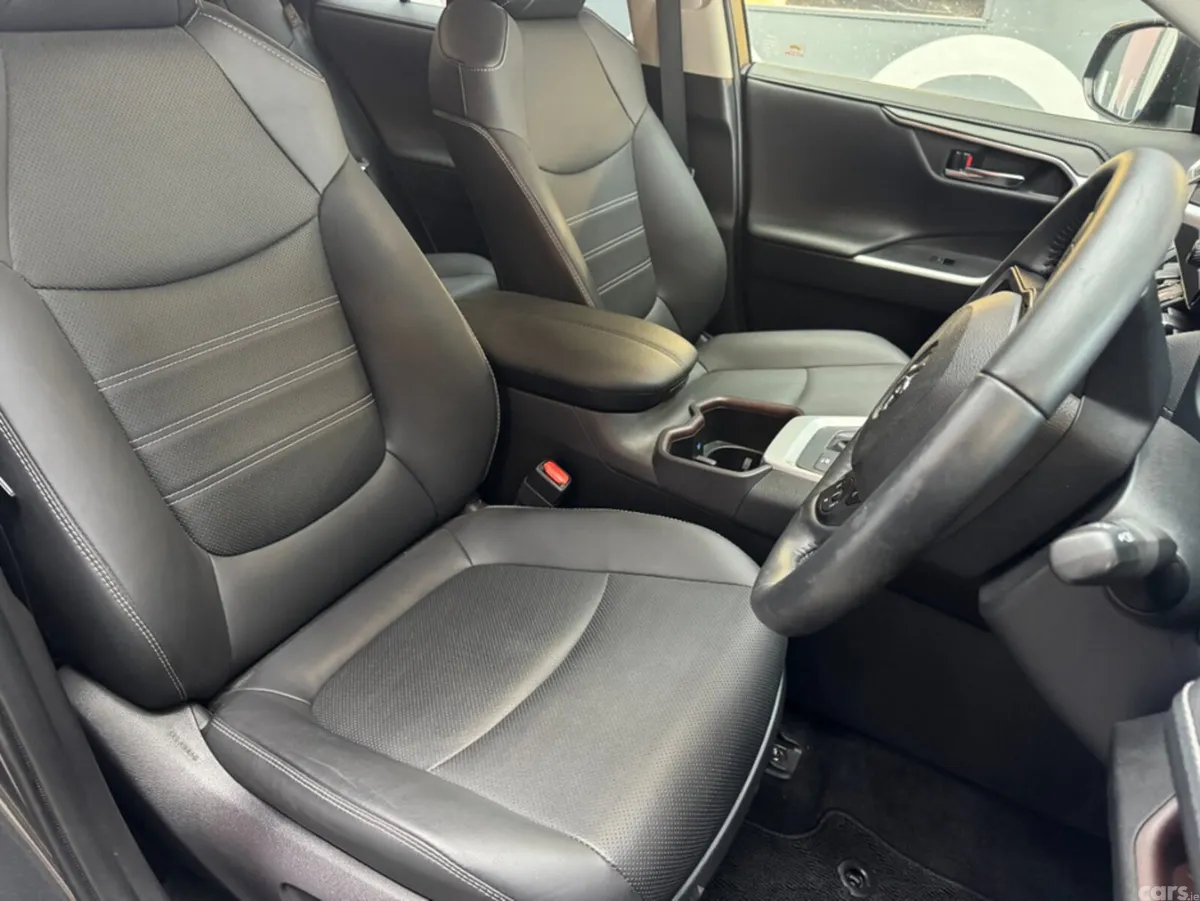Toyota RAV4 SUV, Petrol Hybrid, 2023, Grey