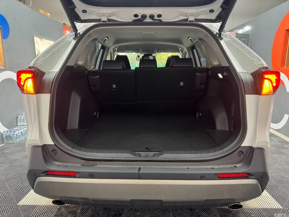 Toyota RAV4 SUV, Petrol Hybrid, 2024, White