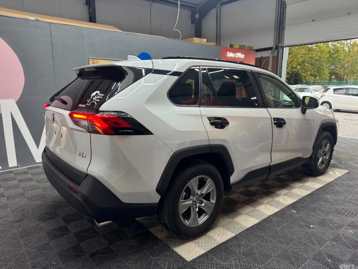 Toyota RAV4 SUV, Petrol Hybrid, 2023, White