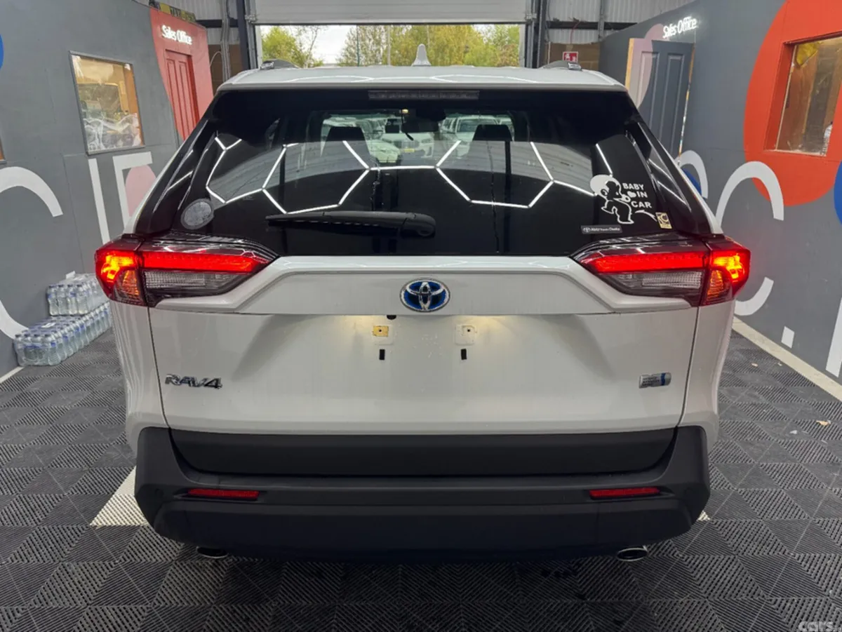 Toyota RAV4 SUV, Petrol Hybrid, 2023, White