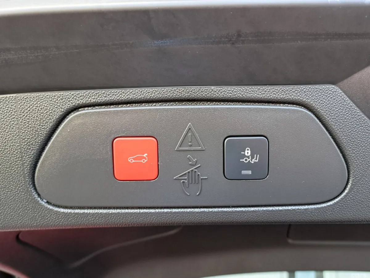 Opel Grandland Hatchback, Diesel, 2023, Red
