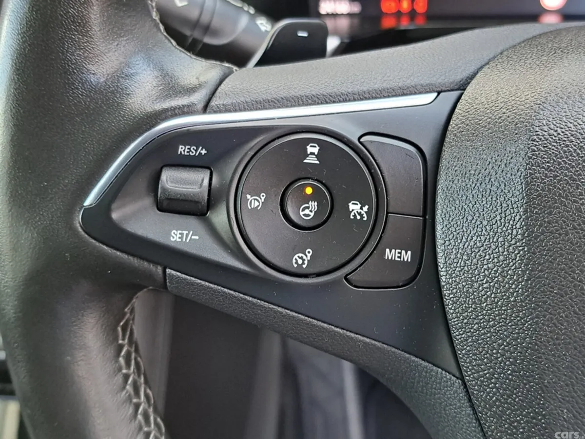 Opel Grandland Hatchback, Diesel, 2023, Red