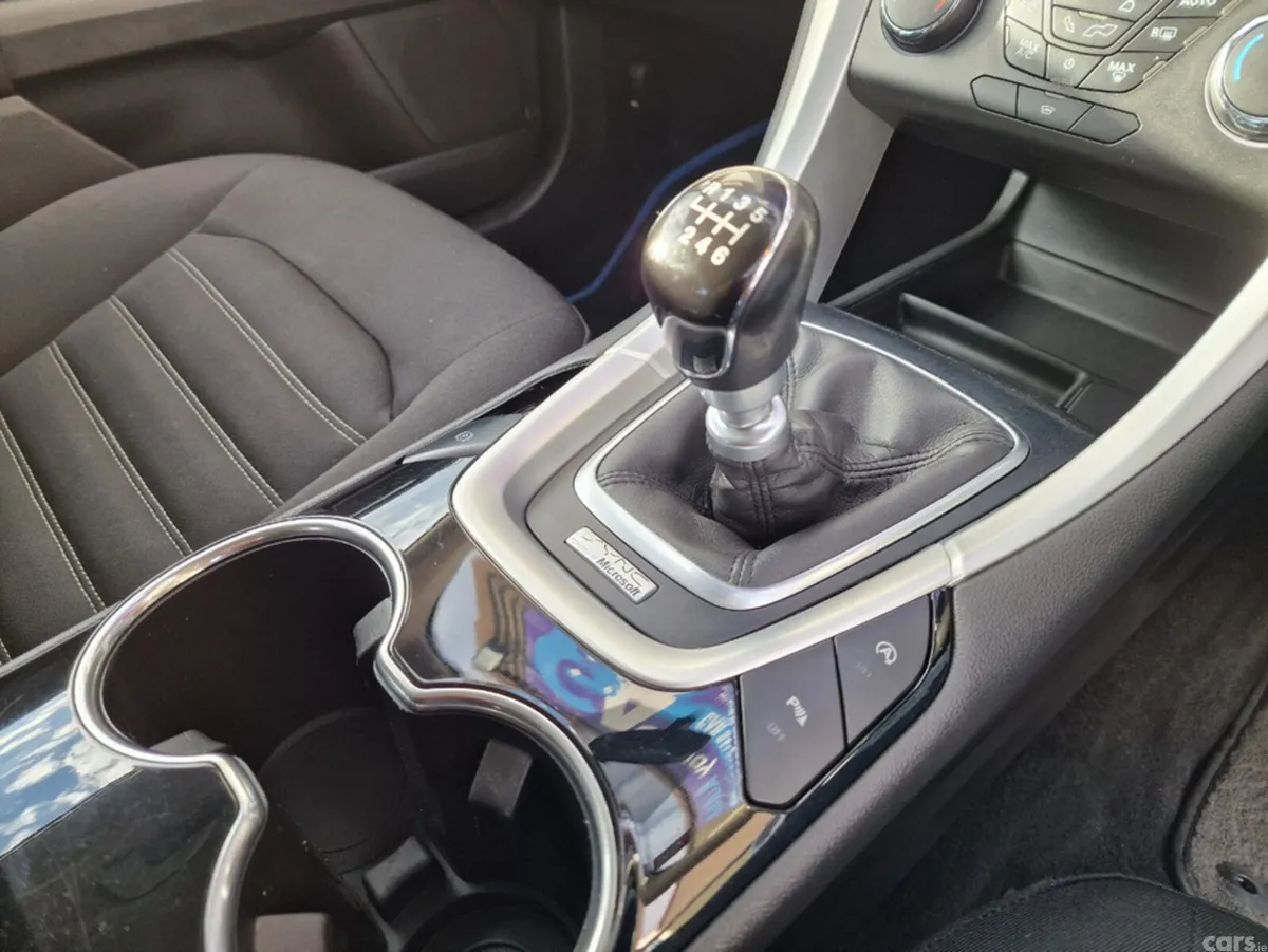 Ford Mondeo Hatchback, Diesel, 2015, Silver