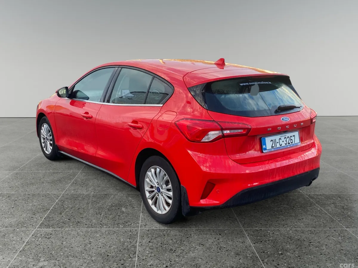 Ford Focus Hatchback, Petrol, 2021, Red