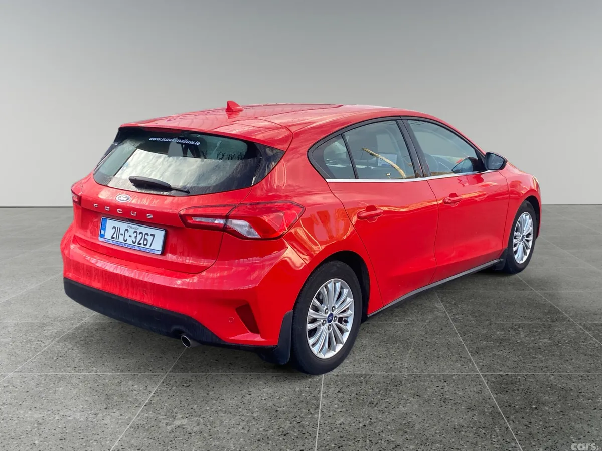 Ford Focus Hatchback, Petrol, 2021, Red