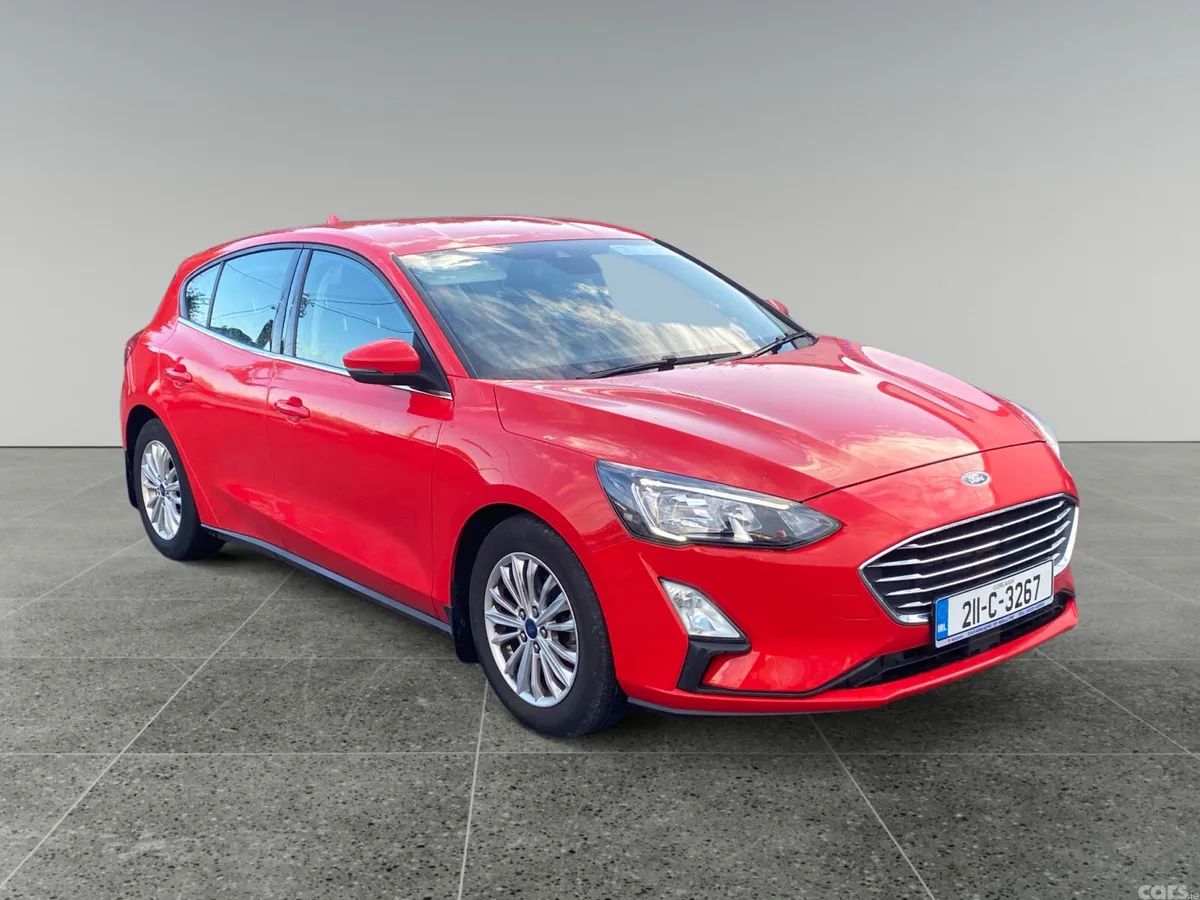 Ford Focus Hatchback, Petrol, 2021, Red