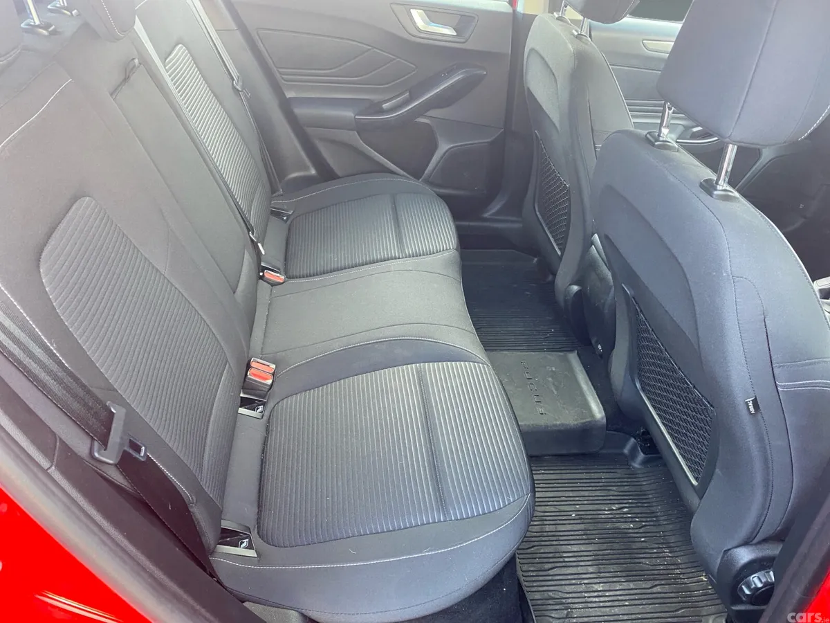 Ford Focus Hatchback, Petrol, 2021, Red