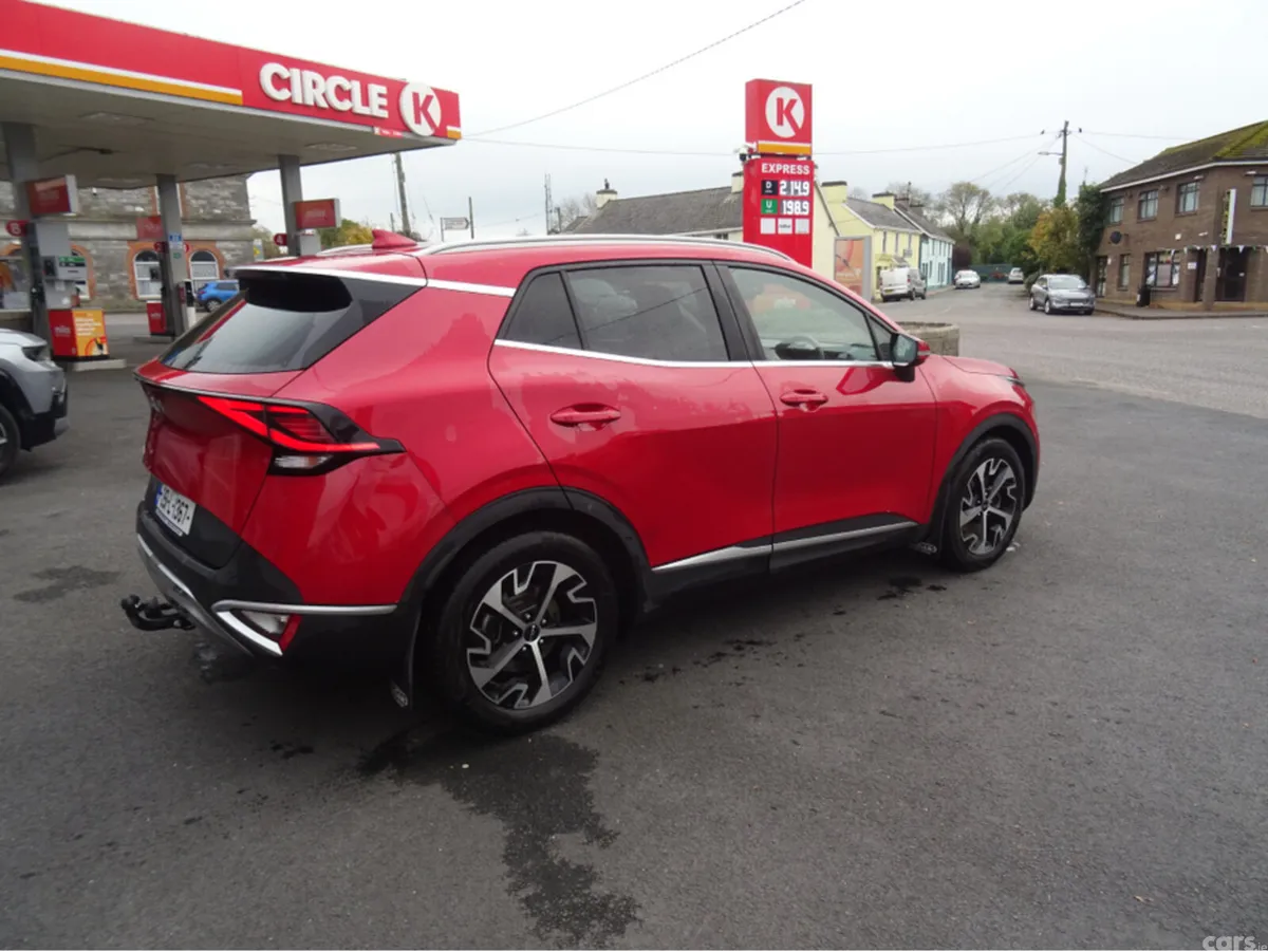 Kia Sportage MPV, Diesel, 2024, Red