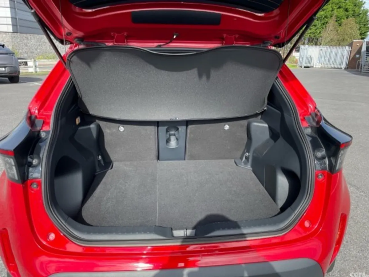 Toyota Yaris Cross Hatchback, Petrol Hybrid, 2026, Red