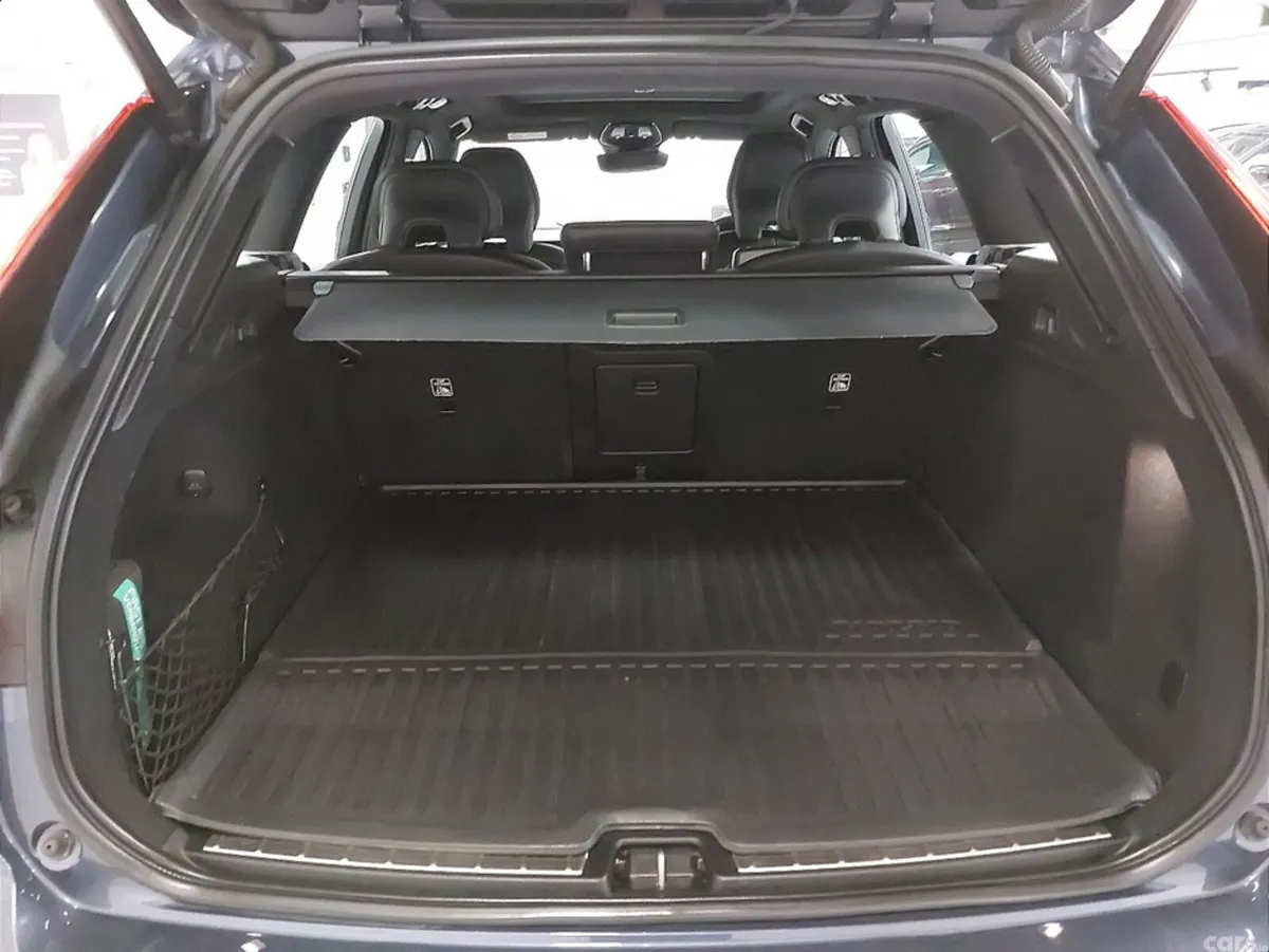 Volvo XC60 SUV, Petrol Plug-in Hybrid, 2023, Blue