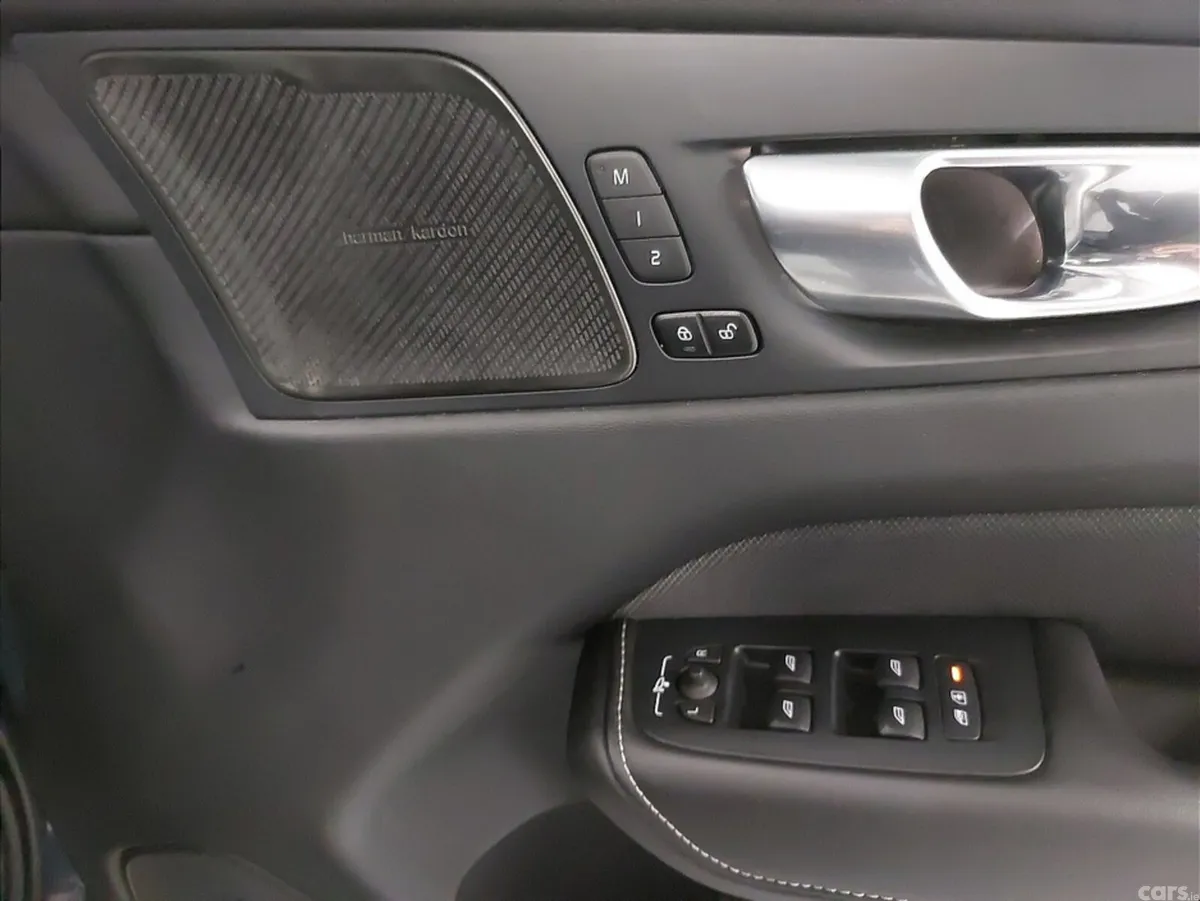 Volvo XC60 SUV, Petrol Plug-in Hybrid, 2023, Blue