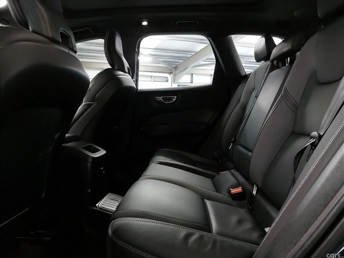 Volvo XC60 SUV, Petrol Plug-in Hybrid, 2023, Blue