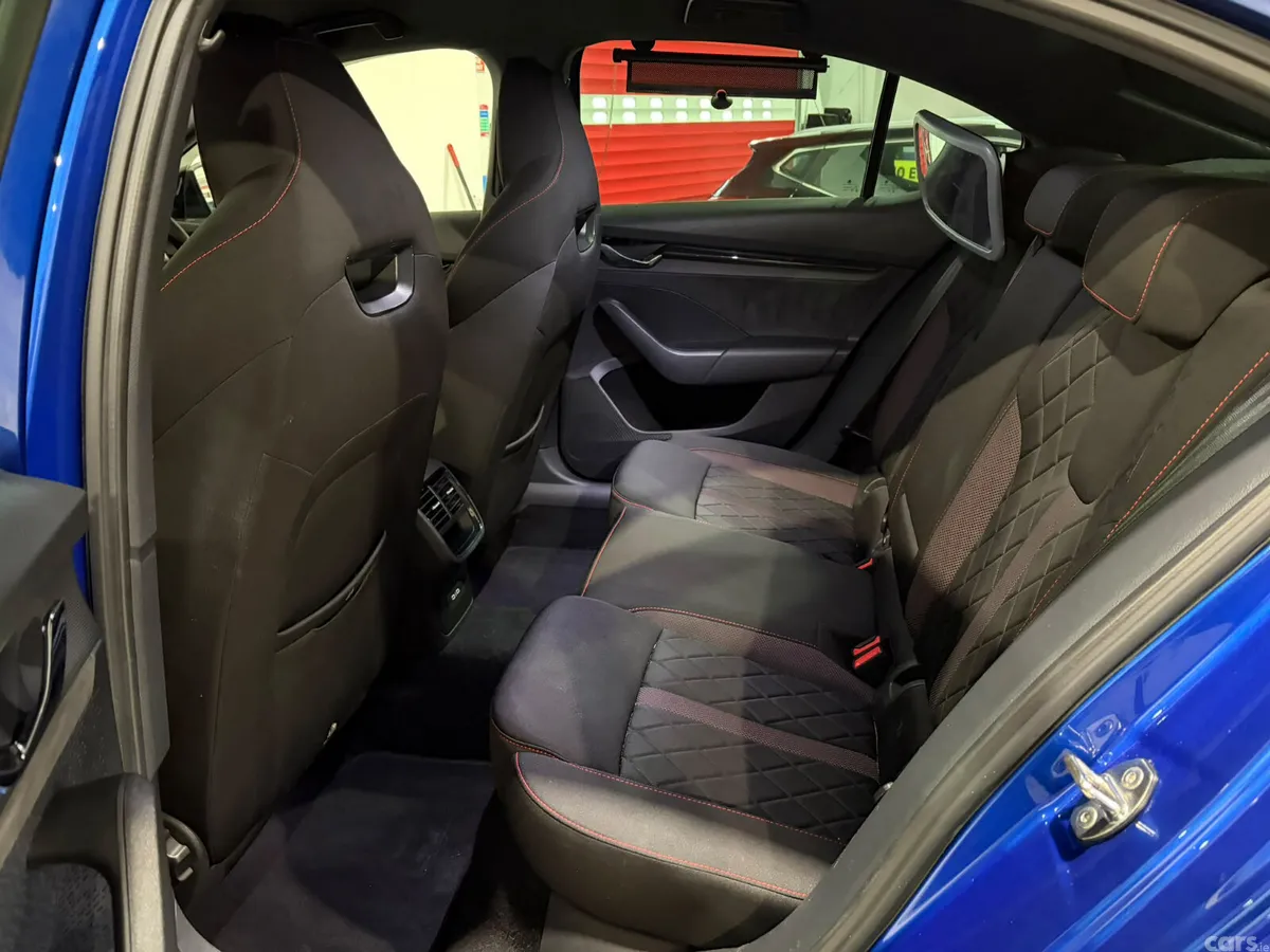 Skoda Octavia Hatchback, Petrol Plug-in Hybrid, 2021, Blue
