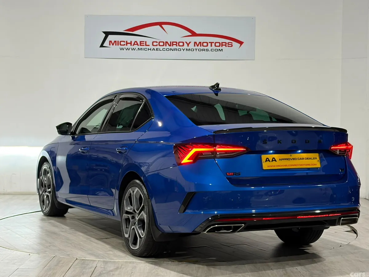 Skoda Octavia Hatchback, Petrol Plug-in Hybrid, 2021, Blue