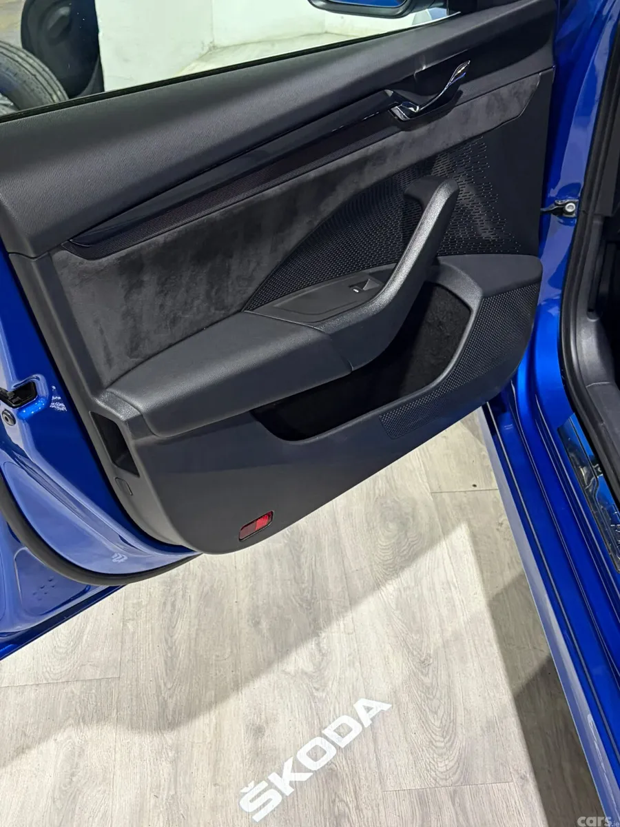 Skoda Octavia Hatchback, Petrol Plug-in Hybrid, 2021, Blue