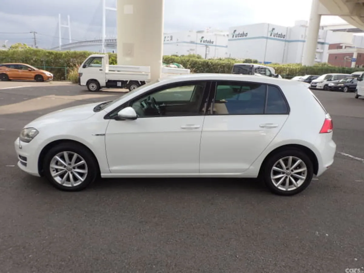 Volkswagen Golf Hatchback, Petrol, 2016, White