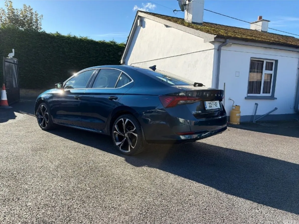 Skoda Octavia Saloon, Diesel, 2022, Blue