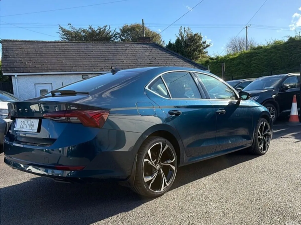 Skoda Octavia Saloon, Diesel, 2022, Blue