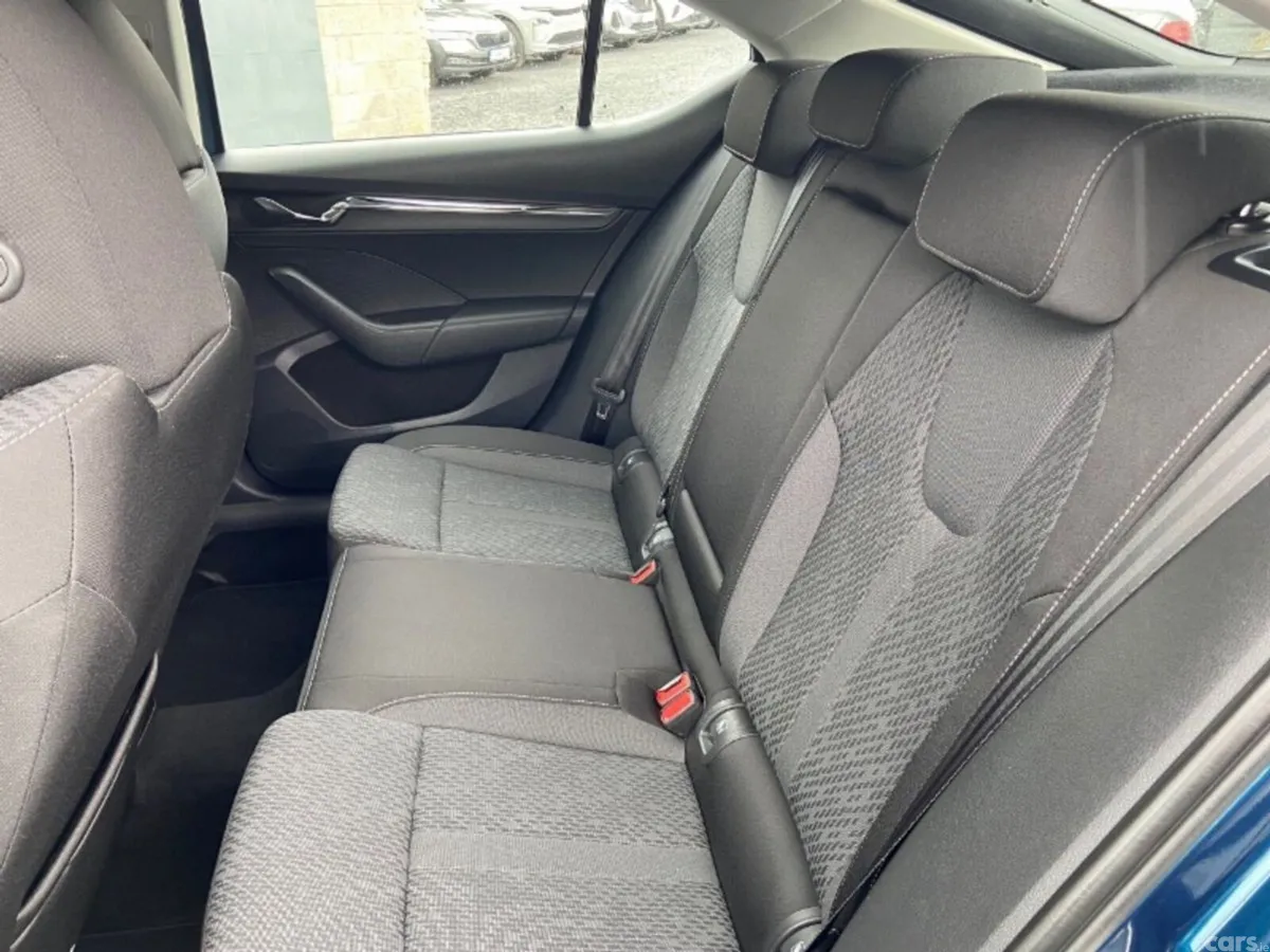 Skoda Octavia Saloon, Diesel, 2022, Blue