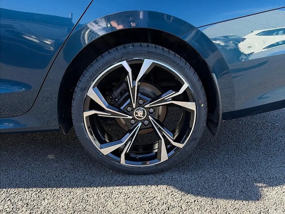 Skoda Octavia Saloon, Diesel, 2022, Blue