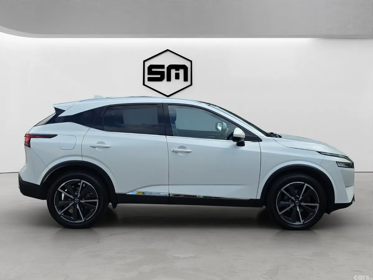 Nissan Qashqai MPV, Petrol, 2022, White