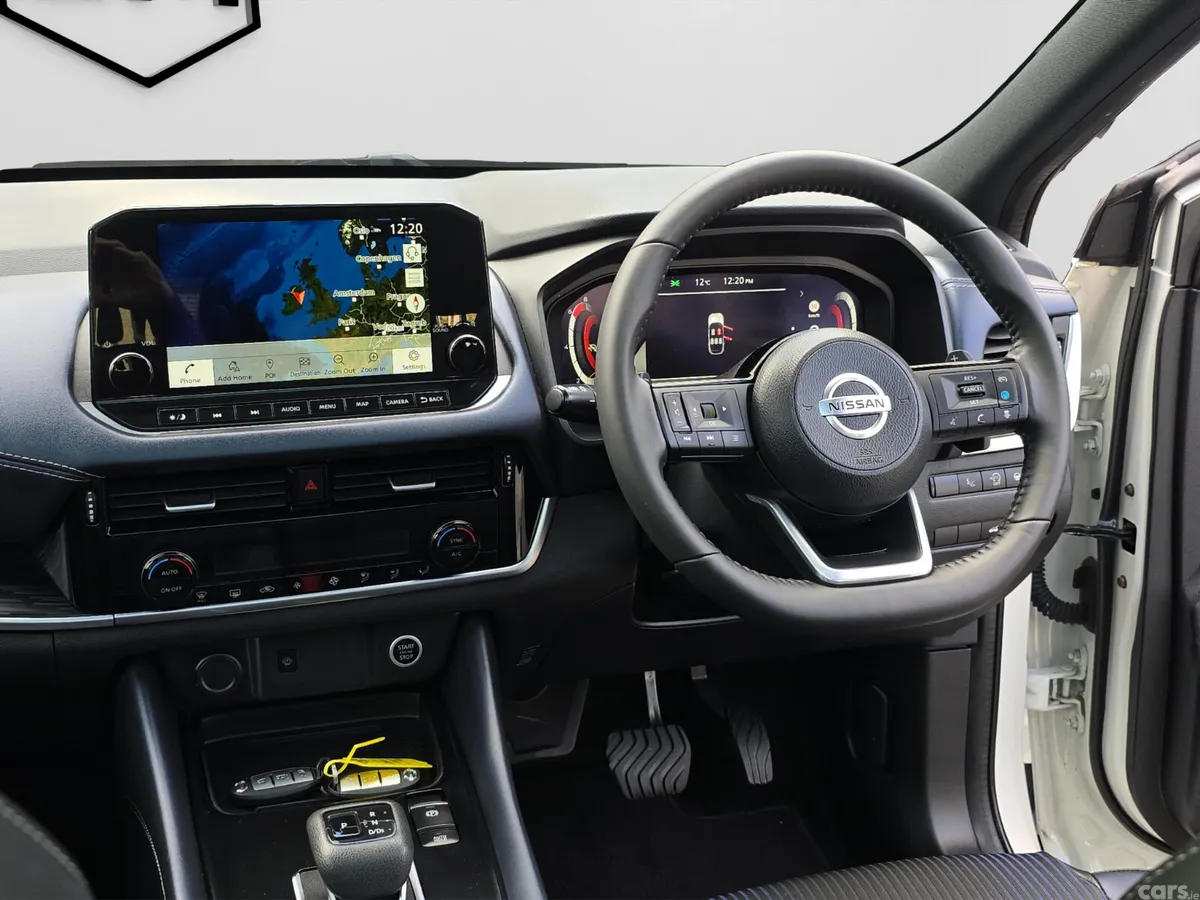 Nissan Qashqai MPV, Petrol, 2022, White